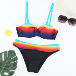 If you're looking for style in the world of lingerie, bikini and mayo in the Emirates, we offer you a two-piece bikini swimsuit set.