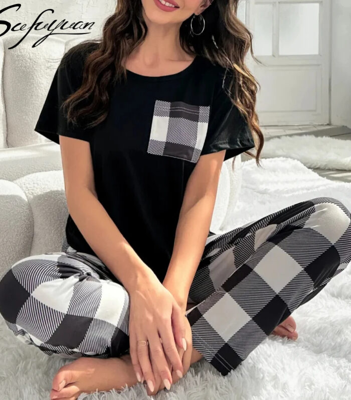 Elegant Women's Pajama Set with Checkered Design