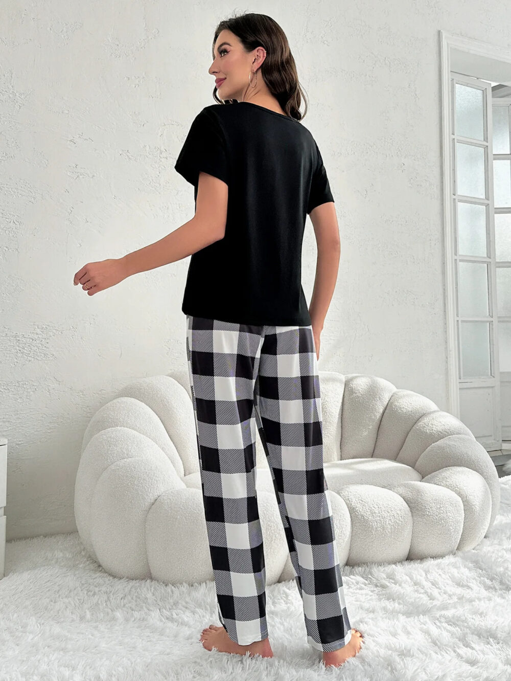 Elegant Women's Pajama Set with Checkered Design